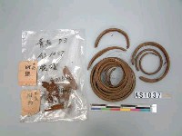 藏品(樹皮腕飾)的圖片